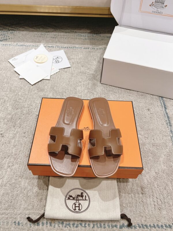 Hermes Oran Camel