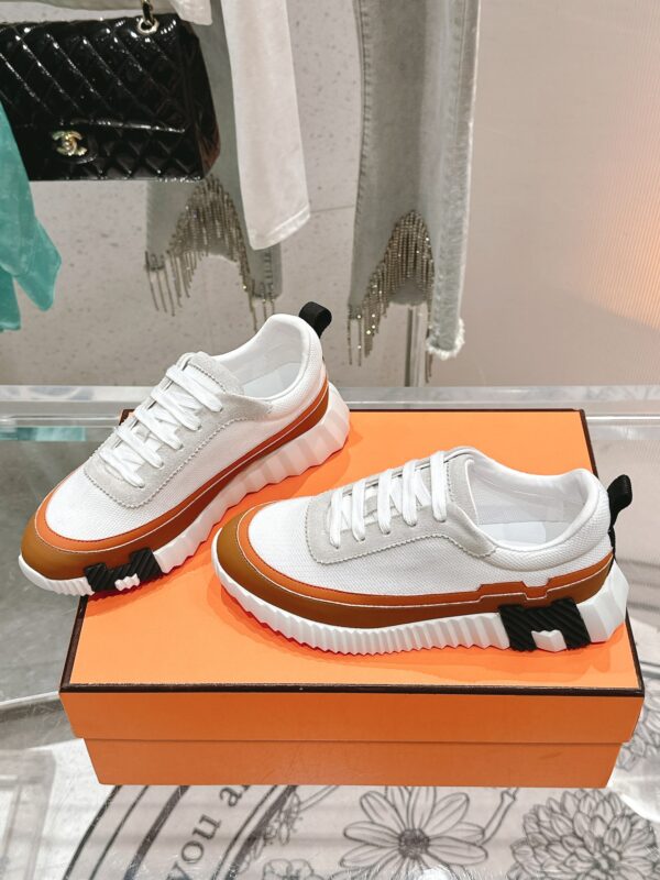 Basket Bouncing White Marron