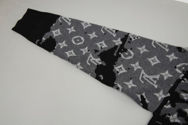 Sweat Lv Holo – Image 6