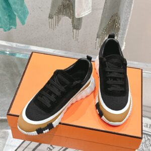 Basket Bouncing Black Marron