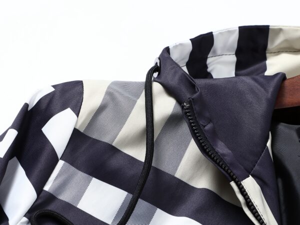 Kway Burberry Black – Image 3