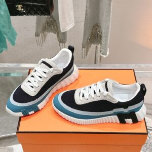 Basket bouncing blue white