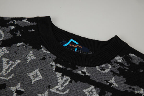 Sweat Lv Holo – Image 3